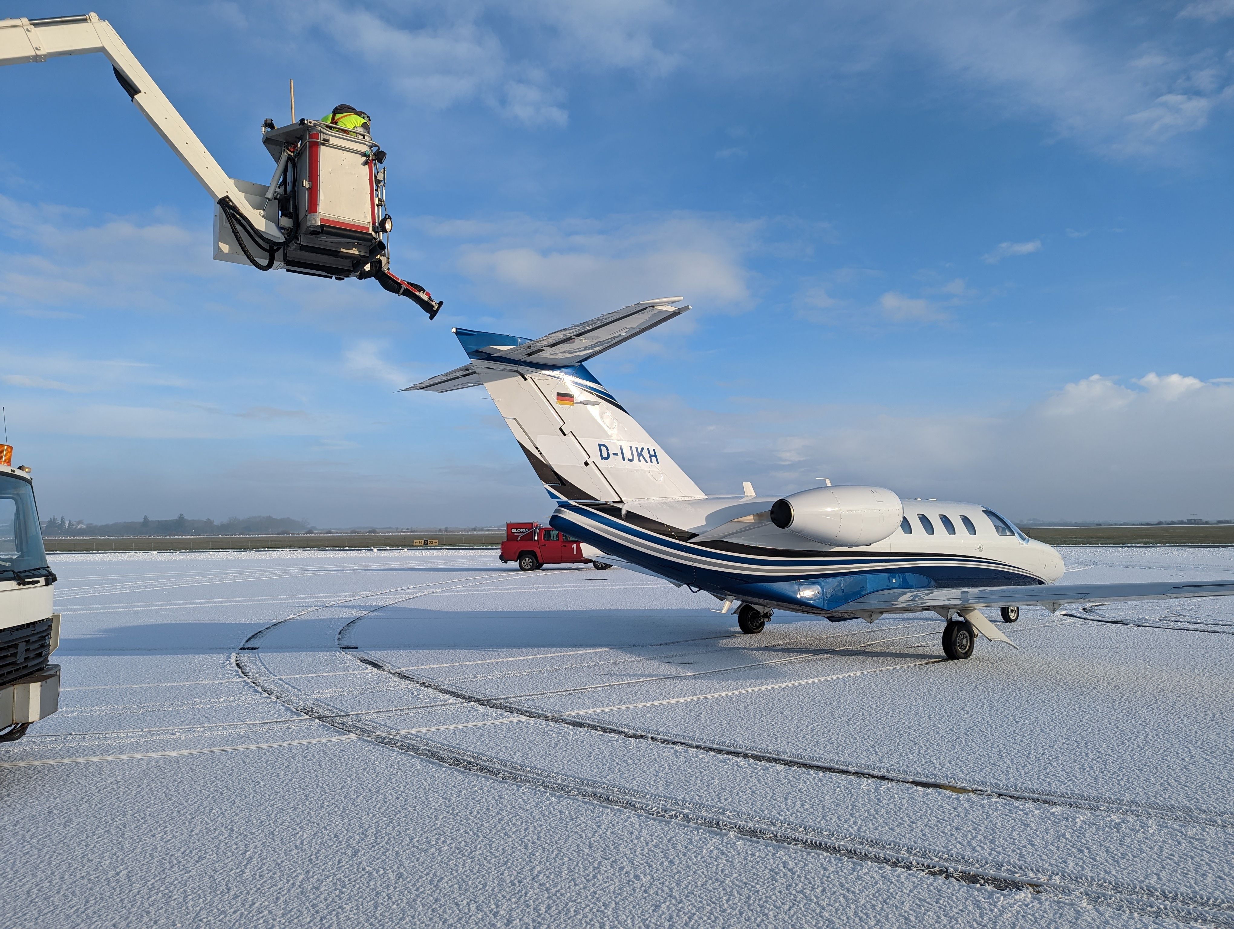 Pre-flight aircraft cleaning and preparation